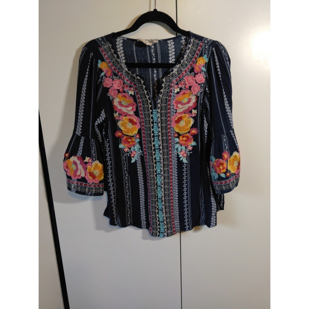 Savanna Jane Floral Embroidered Bell Sleeve Tunic Top Size S Boho Chic Western